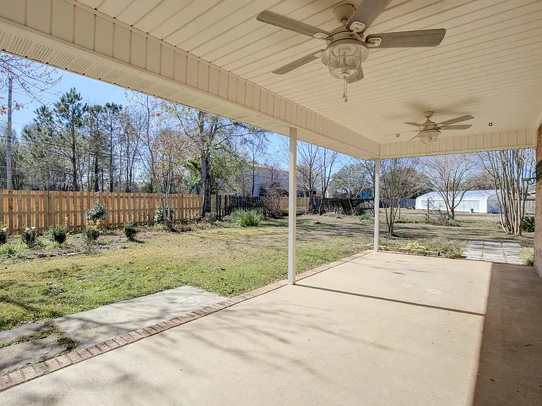 200 Hawthorne Cir — Photo 14