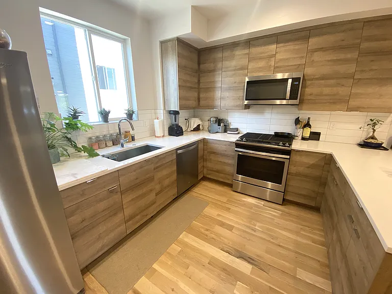 1810 Irving St #2 — Photo 3