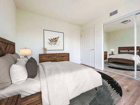 3rd image of 505 E Rialto Ave #10