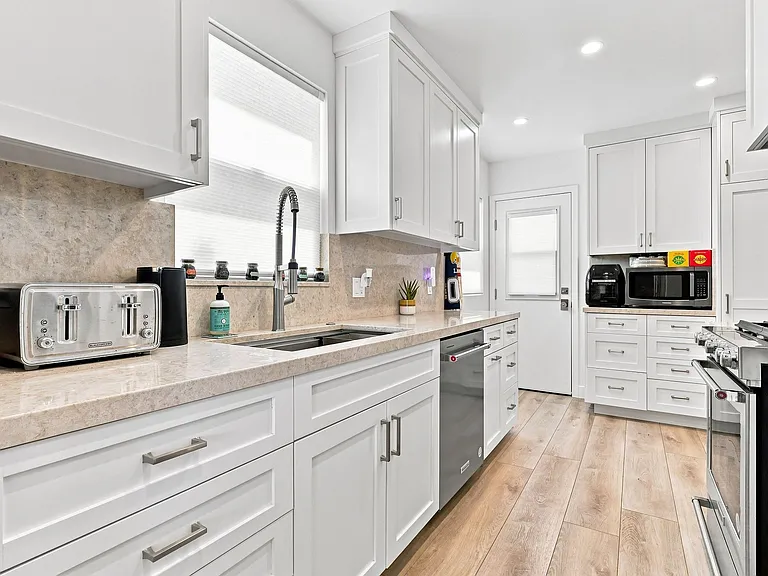 167 Bay Shore Ave #A — Photo 17