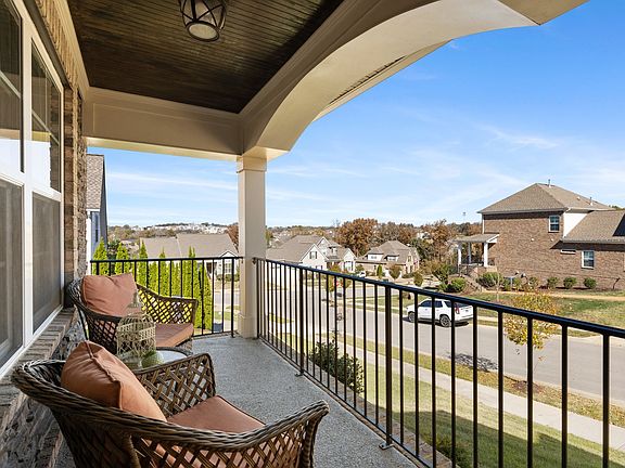 5th image of 704 Calmore Ct