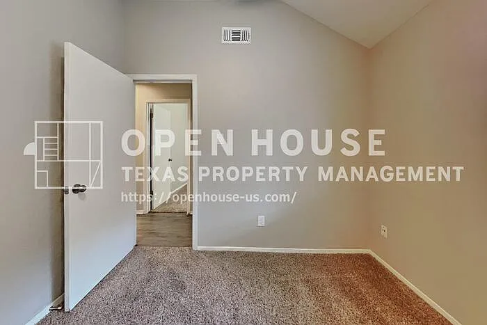 13215 Noble St — Photo 14