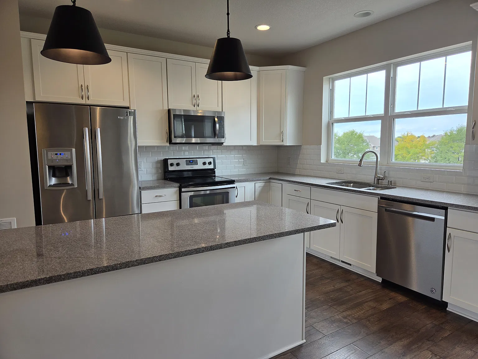 3 bed, 1900 sqft, $3,100 — Photo 1