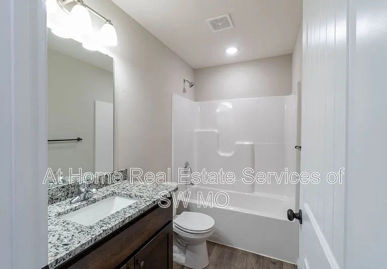 1810 S 15th Ave — Photo 13