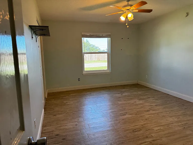 907 Lee Ct — Photo 11