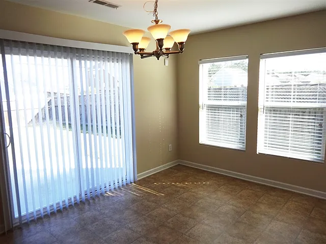 3 bed, 2.0 bath, 1483 sqft, $2,125 — Photo 3