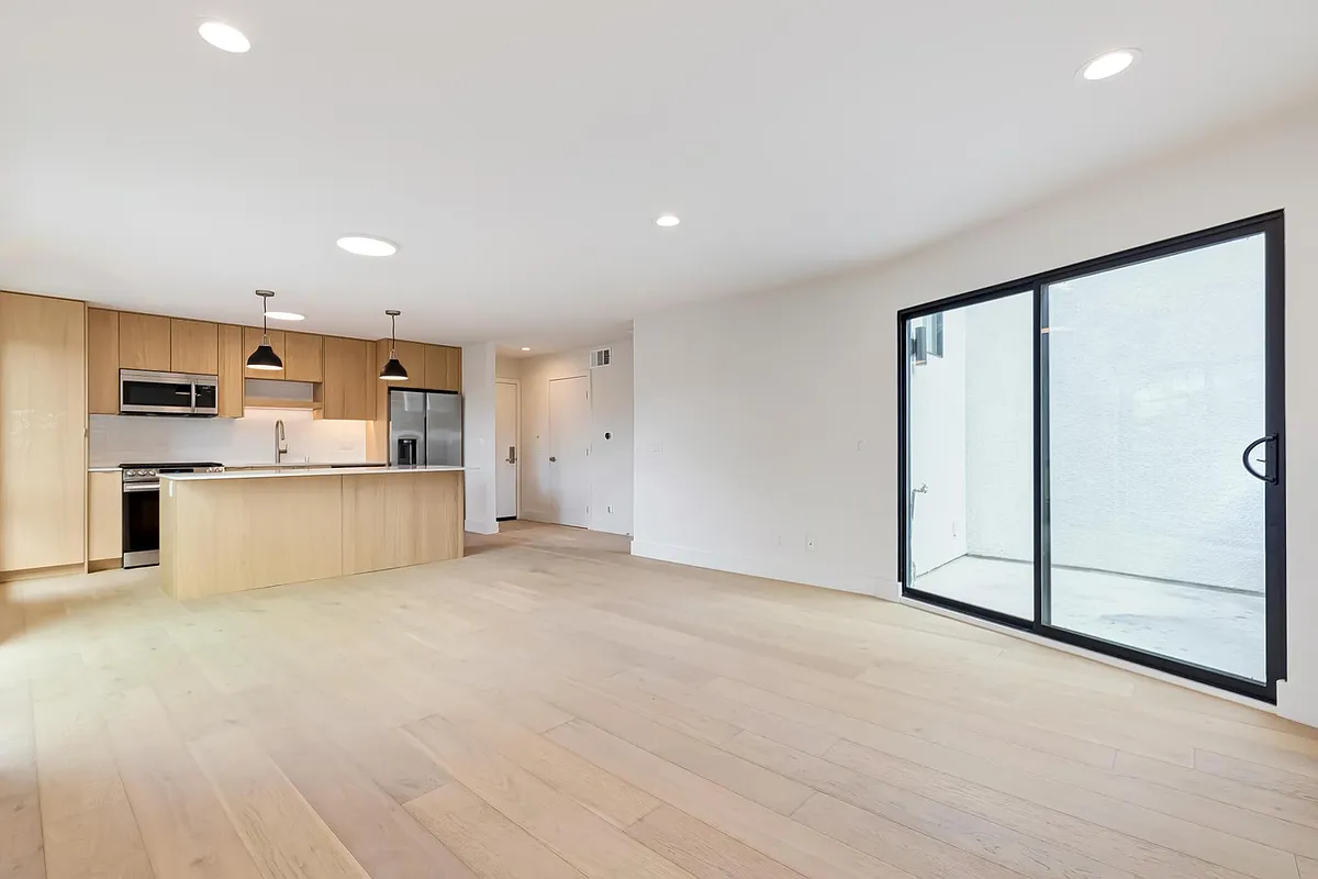 Building Photo - 544 Rose Ave #3