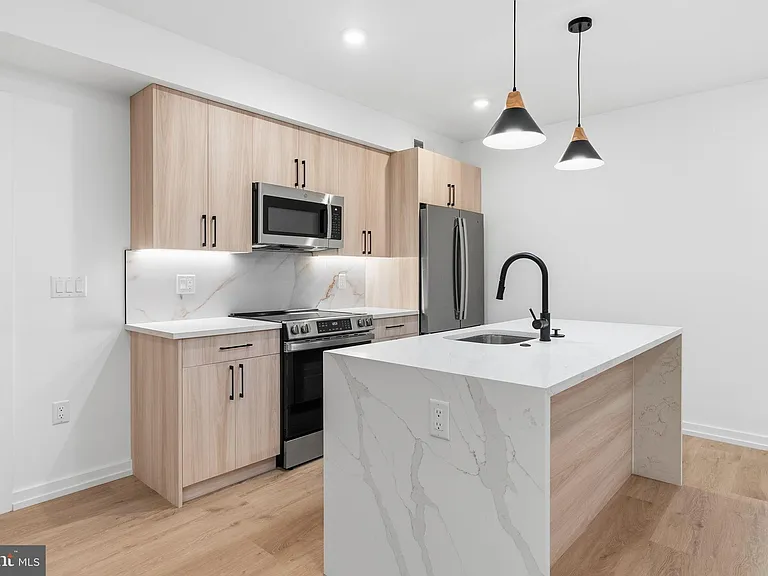 208 Vine St #3F — Photo 6