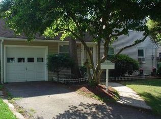 304 West Ln, Clark, NJ 07066