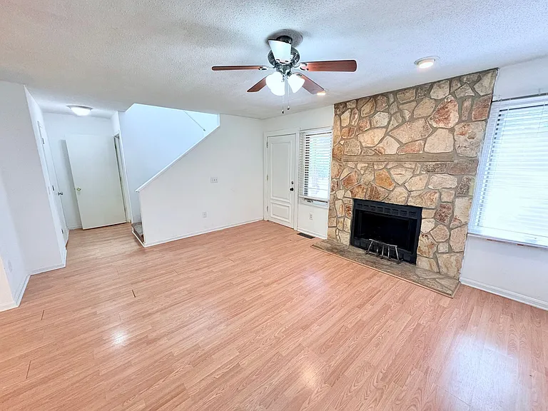 600 Anderson Hwy #611 — Photo 5