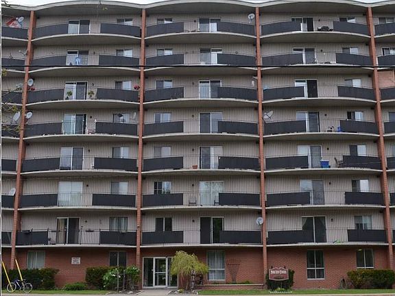 2nd image of 76 Tecumseh Rd E #706