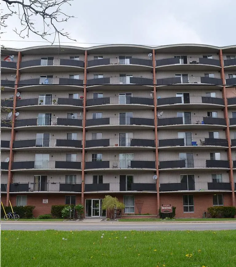 Building Photo - 76 Tecumseh Rd E #706