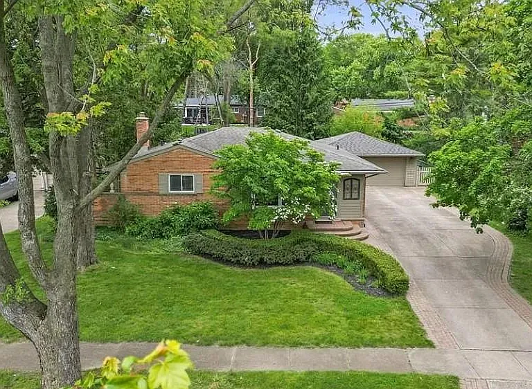 290 Winry Dr — Photo 1