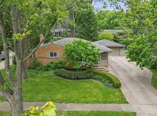 290 Winry Dr, Rochester Hills, MI 48307