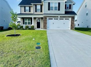 1661 Seattle Slew Ln, Hope Mills, NC 28348