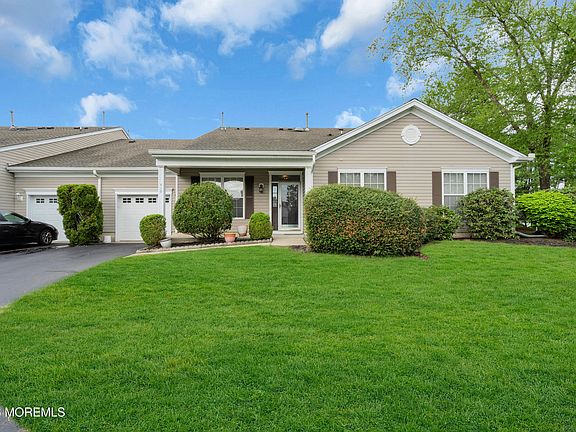 4th image of 419 Spring Meadow Drive