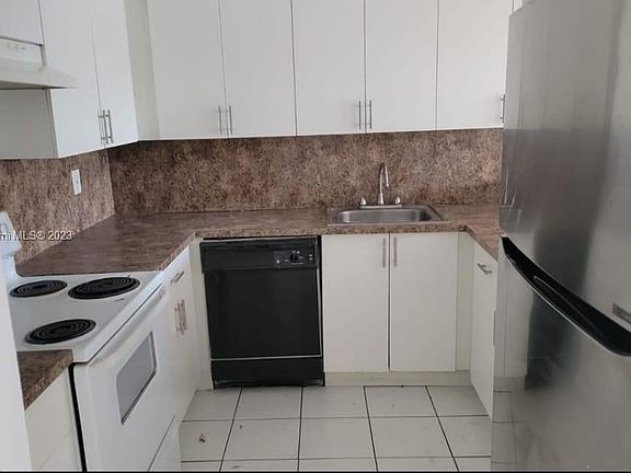 3rd image of 6940 Miami Gardens Dr #1-320
