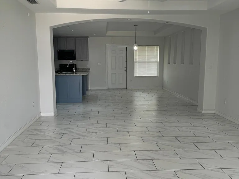 2931 Rowan Dr — Photo 4