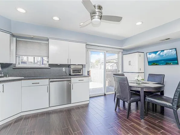 69 Rolling Hill Green image 9 of 30