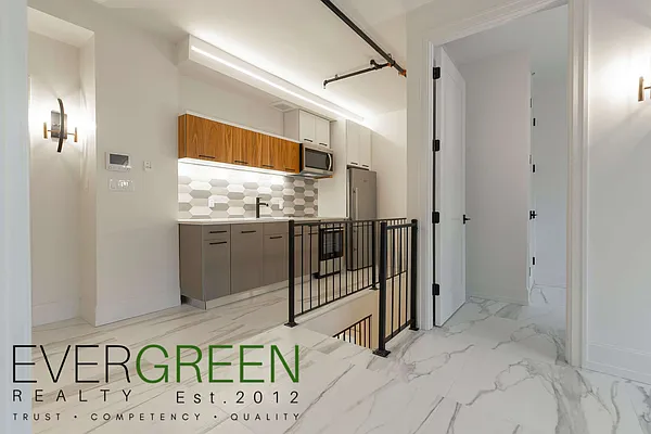 Rented by Evergreen Apartments BK | media 1