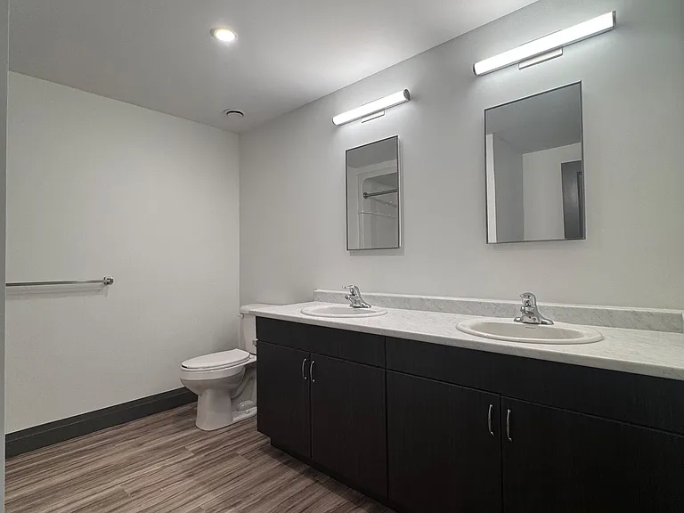 22645 Adelaide Rd #310 — Photo 11