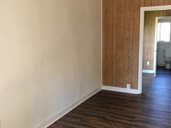 4th image of 901 Crawford St