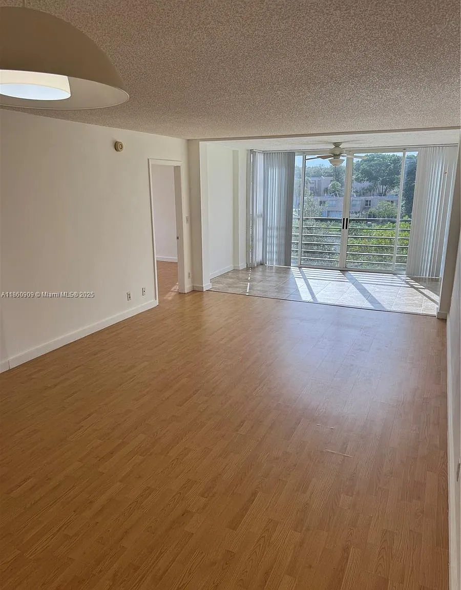 3 bed, 1124 sqft, $3,000 — Photo 4