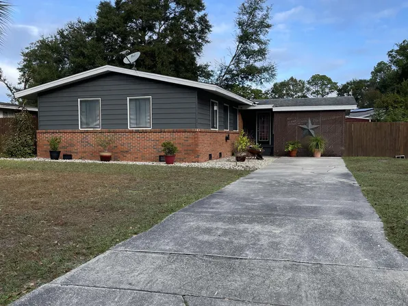 6558 College Dr, Milton, FL 32570
