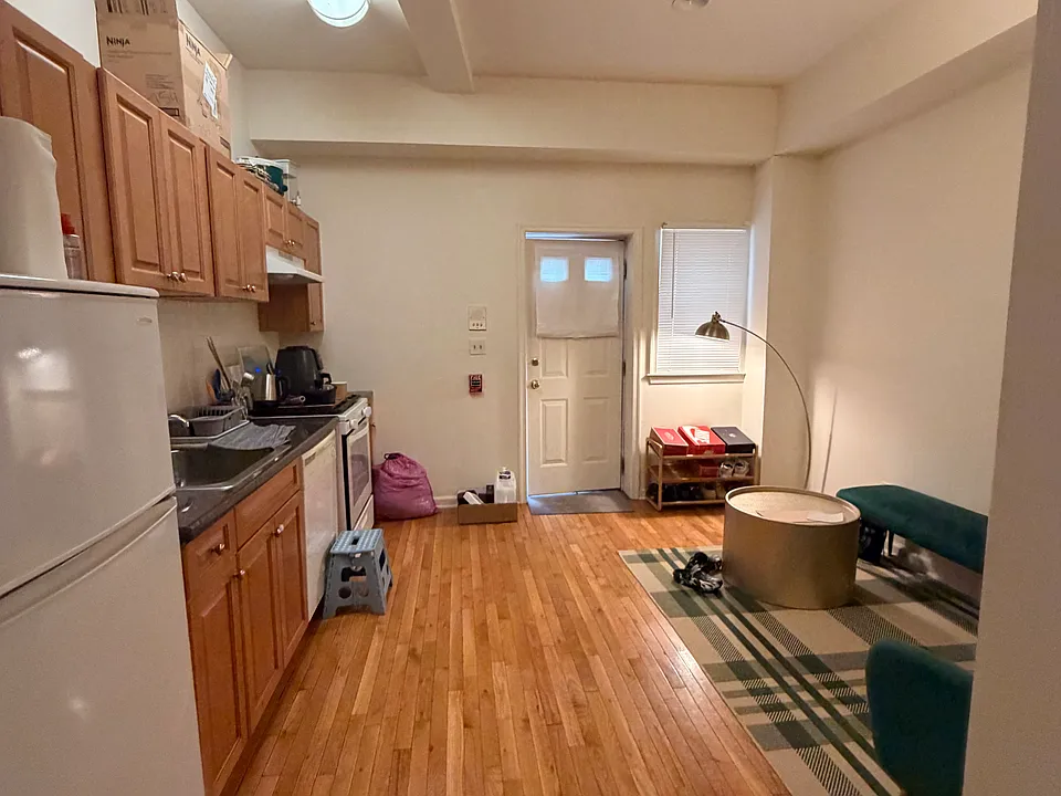 1227 Bainbridge St #1B