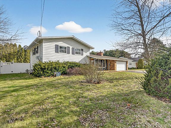 2nd image of 4546 E Berry Rd