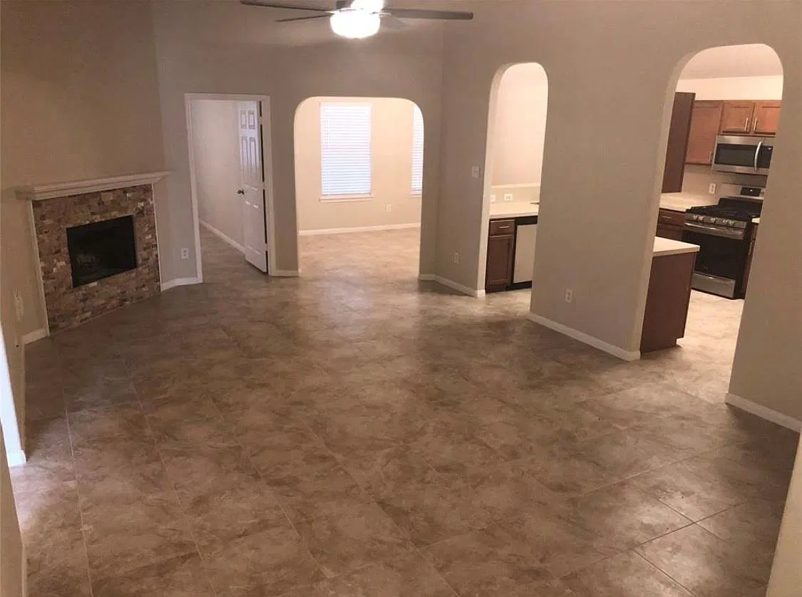 3 bed, 2.0 bath, 1634 sqft, $1,950 — Photo 2