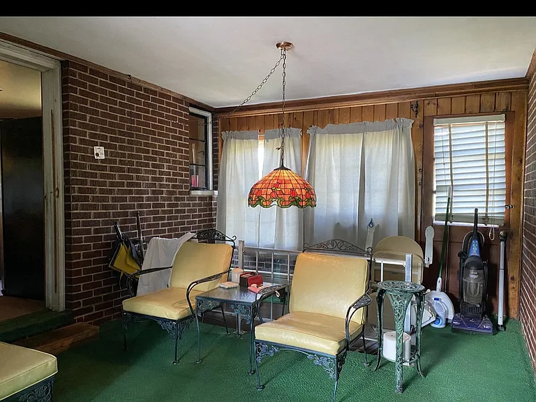 598 Brown Ave — Photo 32