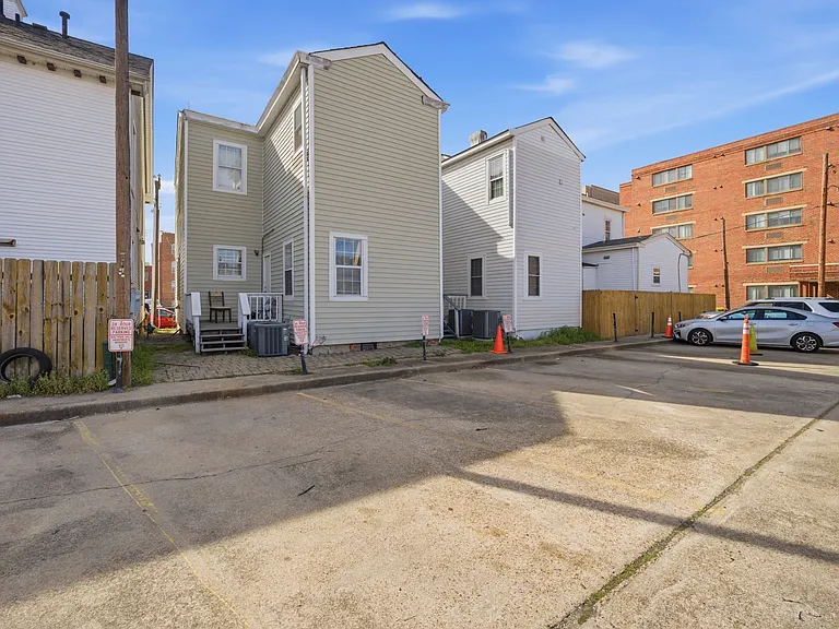 605 Dinwiddie St #B — Photo 17
