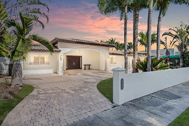 1st image of 2015 N Hibiscus Dr #2015
