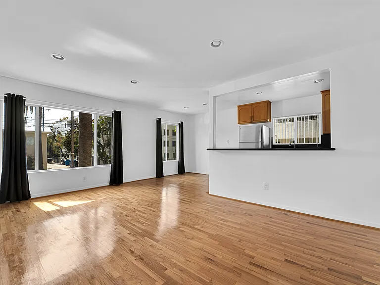 1025 Idaho Ave #6 — Photo 4