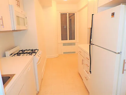 Rented by essential NEW YORK Real Estate | media 15