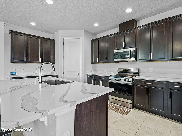 8108 Dobre Way — Photo 22