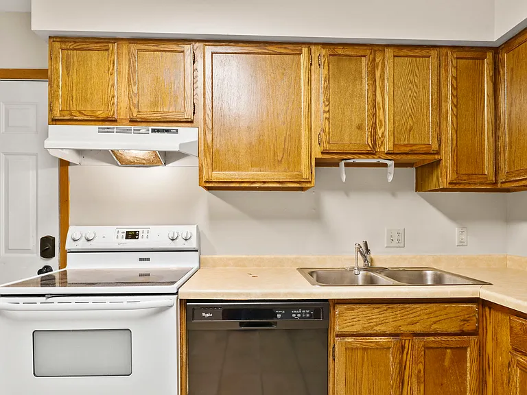114 W Grant St #2 — Photo 15
