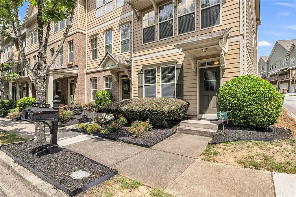 3 bed, 3.5 bath, 2260 sqft, $2,500 — Photo 4