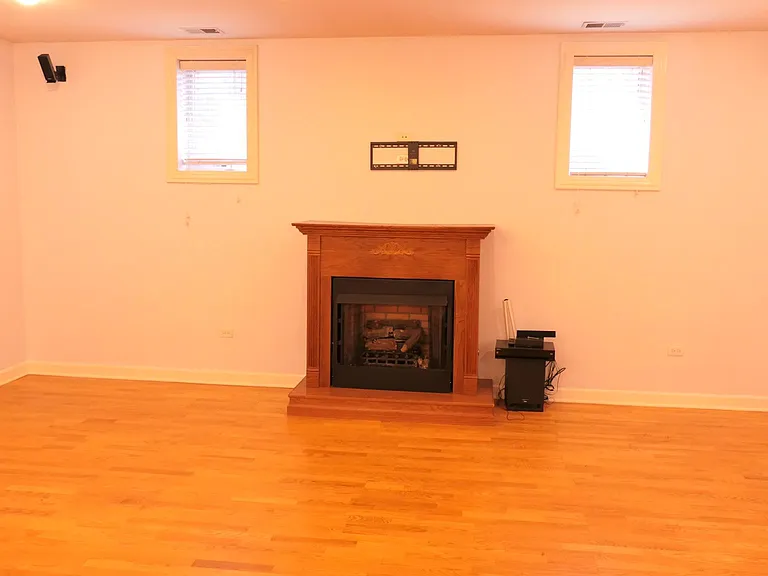 413 N Noble St #G — Photo 20