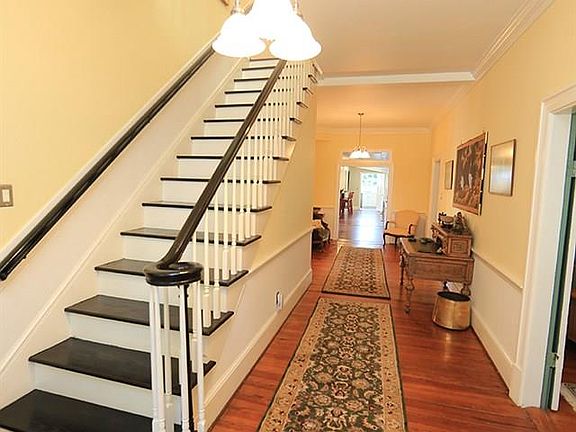 4th image of 419 College St