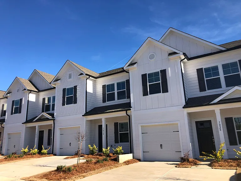 7030 Duncan Acres Dr — Photo 1