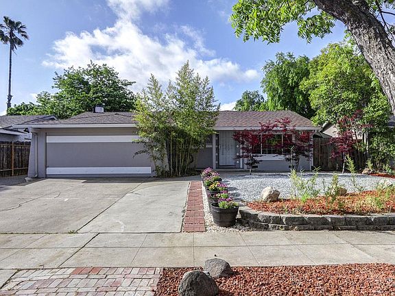 3rd image of 442 Roading Dr