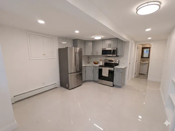 120 Kingsland Avenue image 1 of 5