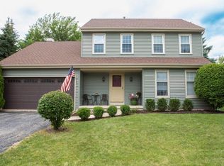 885 Geneva Dr, Geneva, IL 60134