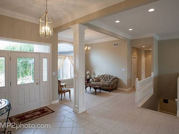 Dining room/Formal Living