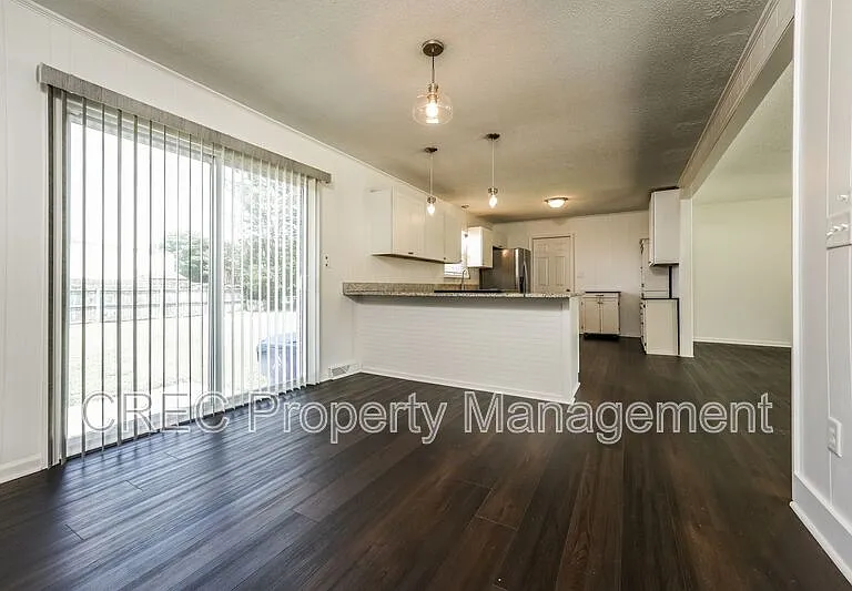 7744 Allwood Ave — Photo 10
