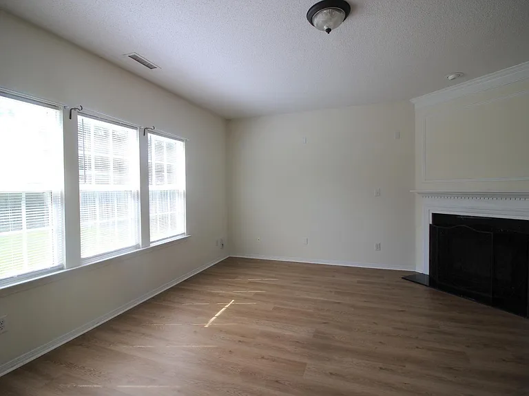 8439 Haines Creek Ln — Photo 3