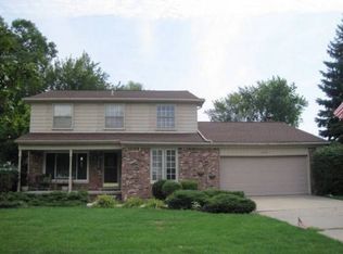 21679 Canterbury Ave, Grosse Ile, MI 48138