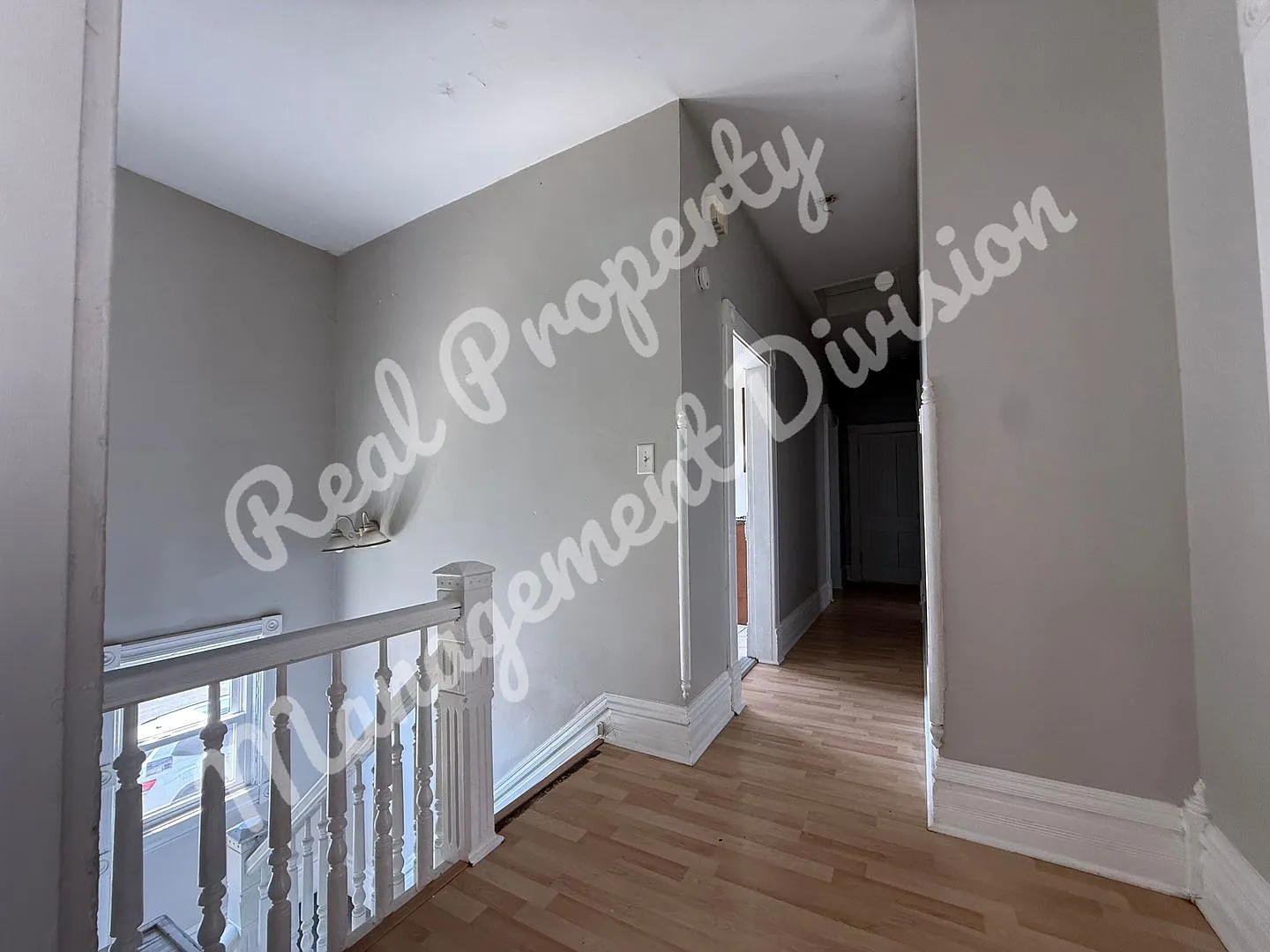 Natural light fills this 2-bedroom, 1-bathroom rental close to downtown Springfield — Photo 3